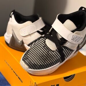 LEBRON WITNESS VII (PS) Nike kids shoe with Velcro